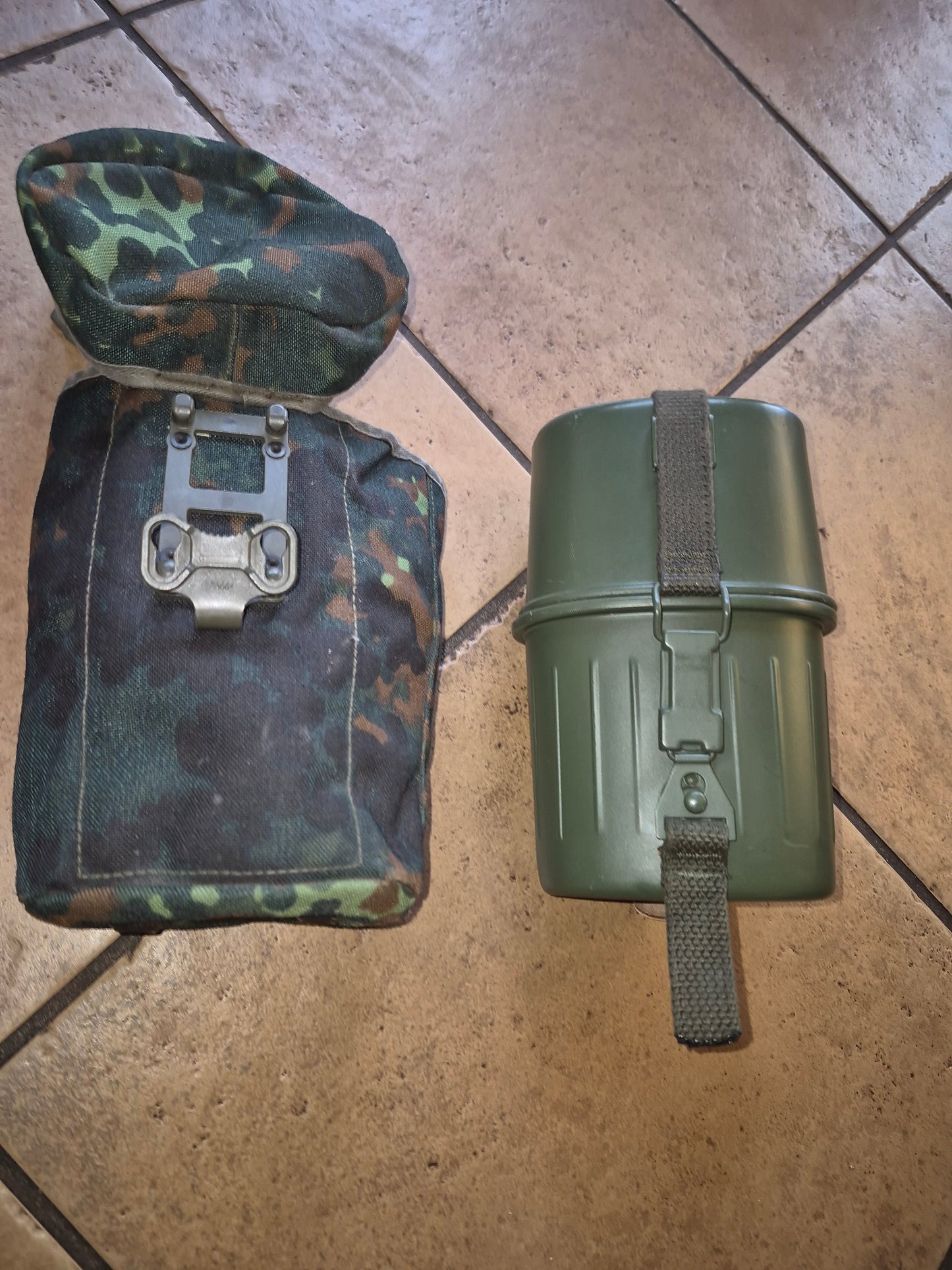 Original Bundeswehr Trinklasche Kochgeschirr mit Tasche Flecktarn