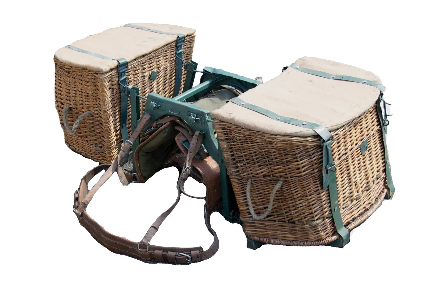 Original Packsattel ehemalige Jugoslawischen Volksarmee mit Körbe