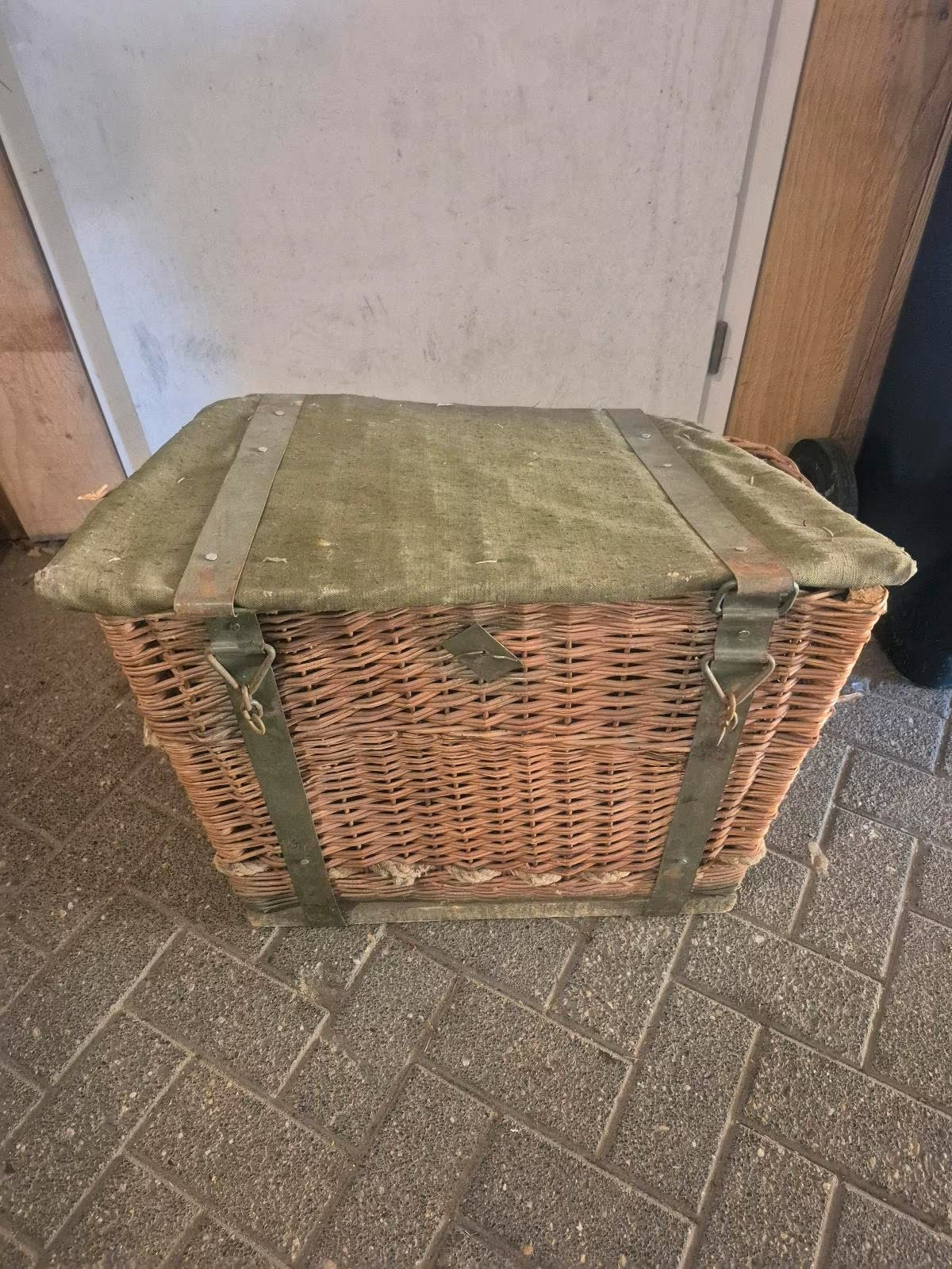 Original Packsattel ehemalige Jugoslawischen Volksarmee mit Körbe