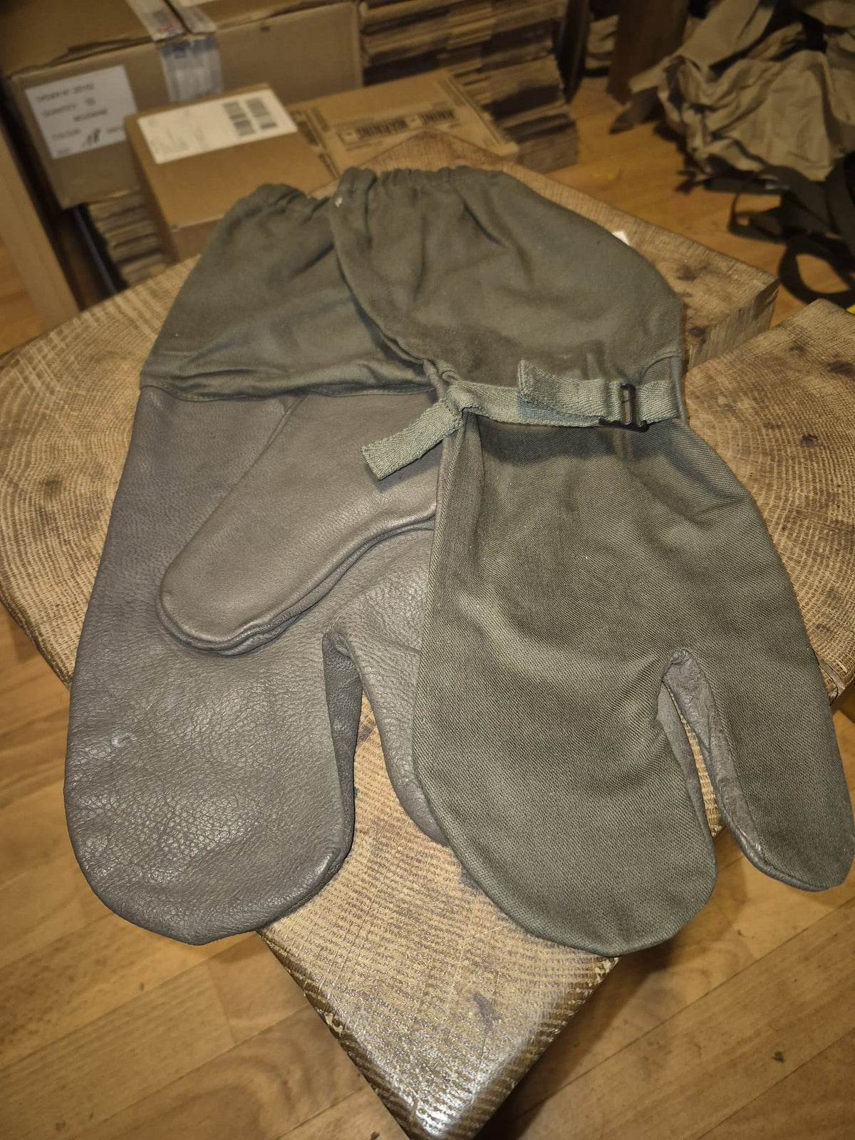 Original Holländische Armee Fäustlinge oliv Überziehhandschuhe