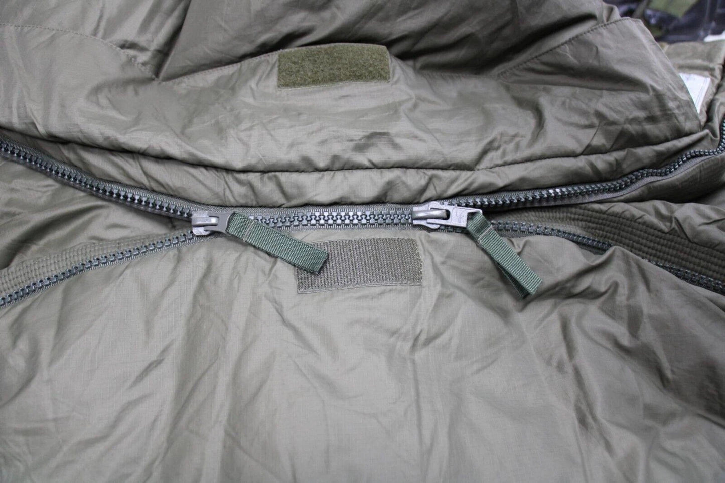 Originaler Bundesheer Schlafsack in oliv von Carinthia ®