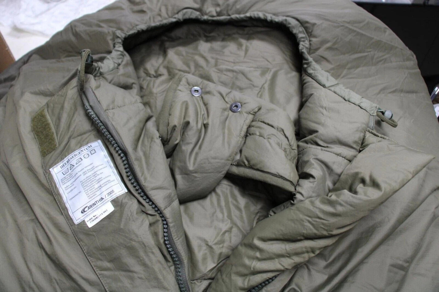 Originaler Bundesheer Schlafsack in oliv von Carinthia ®